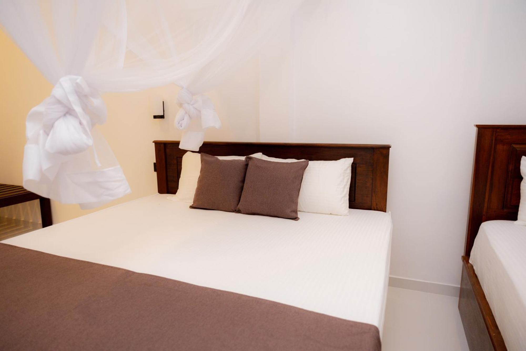 Sea Bay Inn แทนกาลเล ภายนอก รูปภาพ